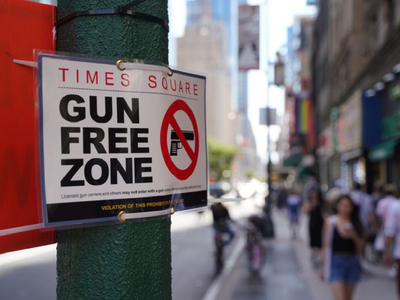 Curtea Supremă a SUA lasă în vigoare o interzicere a armelor de foc în baruri, şcoli, spitale, metrou, stadioane şi anumite magazine newyorkeze