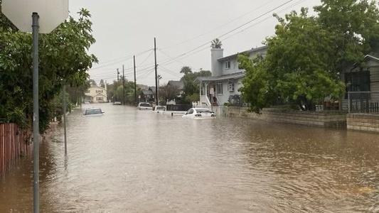 California: Aproximativ 25 de milioane de persoane, afectate de inundaţii după "parada furtunii"