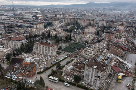 Bilanţul victimelor cutremurelor din Turcia creşte la 1500 de morţi, 912 în Turcia şi 371 în Siria