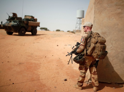 Zeci de soldaţi ucişi în atacul jihadiştilor asupra unei unităţi militare din Burkina Faso
