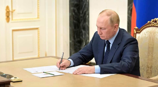 Vladimir Putin promulgă o lege care interzice folosirea cuvintelor străine în limba rusă