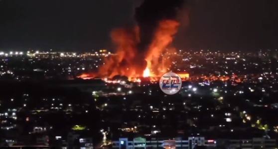 Cel puţin 17 morţi într-un incendiu uriaş care a cuprins un depozit de carburanţi şi a creat panică la Jakarta - VIDEO
