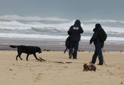 Alertă de "narcoturism" în Franţa, după ce două tone de cocaină au ajuns pe ţărm pe coasta Normandiei