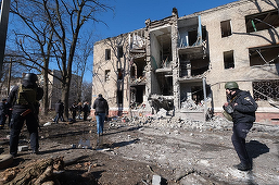 Un mort şi trei răniţi la Hramatorsk, şase imobile locuite avariate, anunţă Zelenski pe Facebook. Primarul anunţă că 25 de imobile au fost avariate