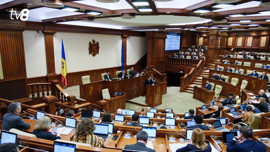 Legea referitoare la „limba română” a fost adoptată definitiv în Parlamentul de la Chişinău. În toată legislaţia Republicii Moldova noul termen va trebui să înlocuiască „limba moldovenească” 