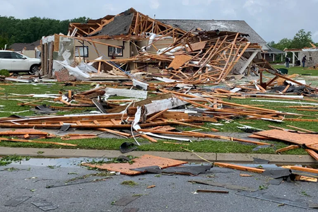Bilanţul deceselor cauzate de tornadele şi furtunile violente din SUA a ajuns la 32