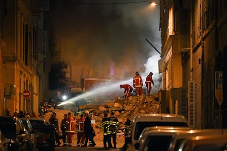 Clădire prăbuşită în Marsilia: Două persoane au fost găsite fără viaţă sub dărâmături. Căutările continuă