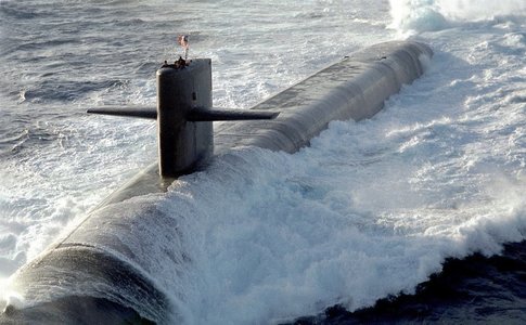 Islanda permite submarinelor nucleare americane să se realimenteze în largul coastelor sale. Deşi este membră NATO, decizia este o premieră