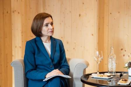 Preşedintele Maia Sandu a salutat decizia Uniunii Europene de a sancţiona persoanele care destabilizează situaţia în Republica Moldova: Mulţumim României pentru implicarea constantă şi susţinerea fermă a acestei iniţiative importante pentru Moldova

