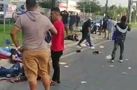SUA: Şapte persoane au murit după ce o maşină a intrat în mulţime lângă un centru pentru migranţi - VIDEO