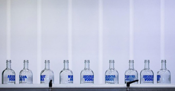 Grupul francez Pernod Ricard anunţă că-şi încetează operaţiunile în Rusia, în urma unei polemici pe tema votcii Absolut în Suedia
