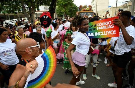 Comunitatea gay manifestează la Havana împotriva homofobiei şi transfobiei şi sărbătoreşte legalizarea căsătoriei între persoane de acelaşi sex