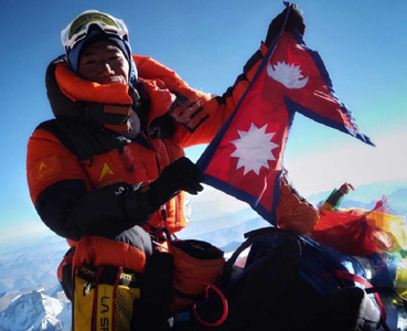 UPDATE-Un alpinist nepalez, Kami Rita Sherpa, atinge vârful Everest a 27-a oară, un record. Un alpinist moldovean în vârstă de 46 de ani a murit pe munte