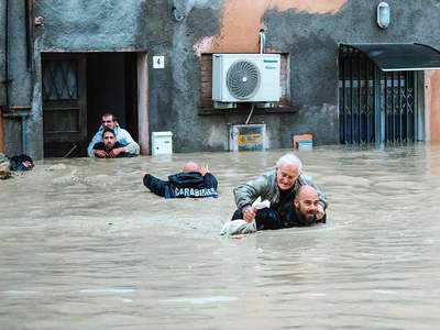 Italia: Numărul persoanelor decedate din cauza inundaţiilor a ajuns la 13