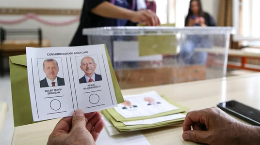 Consiliul Electoral Suprem turc ridică interdicţia publicării de rezultate în alegerile din Turcia. Două agenţii publică date contradictorii. Anka îl plasează pe Kilicdaroglu pe primul loc, Anadolu pe Erdogan