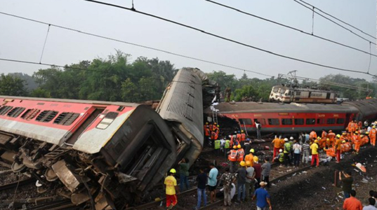 Bilanţul victimelor accidentului feroviar din India, revizuit în scădere la 275 de morţi. Traficul feroviar s-a reluat la 51 de ore de la dramă