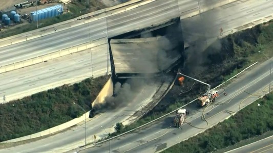 SUA: O porţiune a autostrăzii I-95 s-a prăbuşit după ce o cisternă cu produse petroliere a luat foc - VIDEO