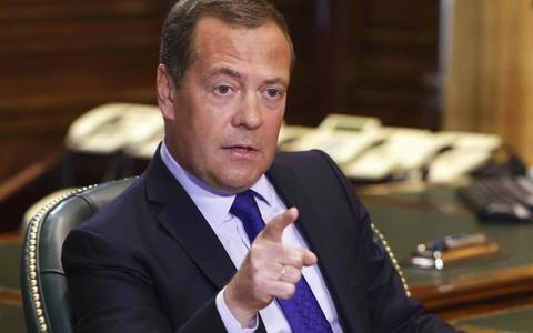 Dmitri Medvedev afirmă că Moscova are toată libertatea de a distruge cablurile submarine de comunicaţii ale inamicilor săi