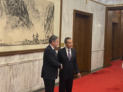 Antony Blinken s-a întâlnit cu şeful politicii externe a Chinei, Wang Yi. Toată lumea se întreabă acum dacă va fi primit şi de preşedintele Xi Jinping