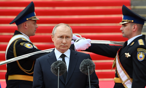 ”Aţi oprit războiul civil”, mulţumeşte Putin armatei ruse la o reuniune cu militari, la Kremlin. ”Oamenii care au fost antrenaţi în această revoltă au văzut că naţiunea nu este cu ei”