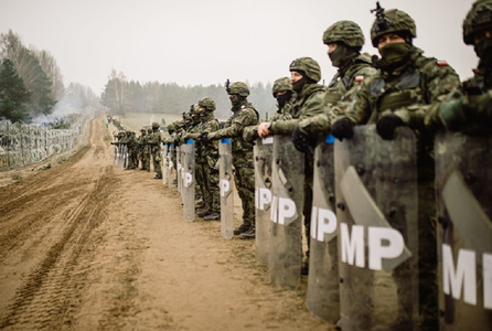 Polonia va trimite 500 de ofiţeri de poliţie la graniţa sa cu Belarus