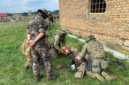 Militari francezi formează, în Polonia, combatanţi ucraineni discreţi