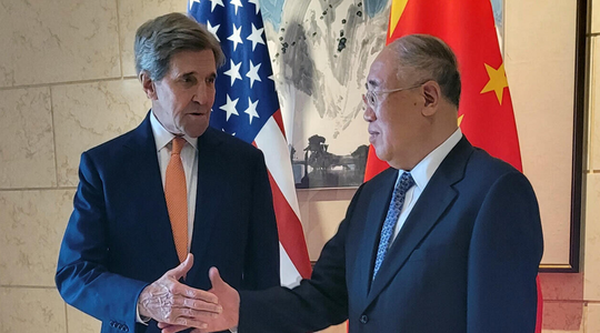John Kerry relansează, la Beijing, dialogul cu China în lupta împotriva modificărilor climatice, suspendat de China după vizita lui Nancy Pelosi în Taiwan
