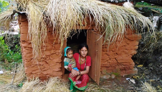 O adolescentă a murit după ce a fost forţată să stea într-o "colibă pentru menstruaţie", în Nepal