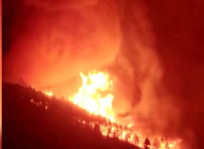 Parcul naţional din Tenerife este devastat de incendii de vegetaţie, autorităţile au decis evacuarea mai multor localităţi