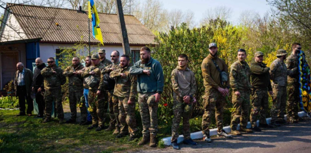 Regimentul Azov a fost reconstituit şi operează în zona Pădurii Serebrianka, în Doneţk, anunţă şeful Gărzii Naţionale ucrainene, colonelul Nikolai Uşalovici