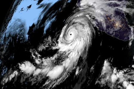 Uraganul ”Hillary”, intensificat la categoria a patra pe scara Saffir-Simpson, ameninţă Peninsula Baja California, în Mexic
