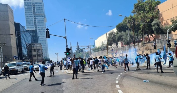 Peste 100 de răniţi în ciocniri între eritreeni la Tel Aviv - VIDEO