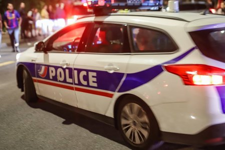 Un nou caz cu potenţial de tensiuni în Franţa. Un adolescent a murit după o coliziune cu o maşină a poliţiei, lângă Paris