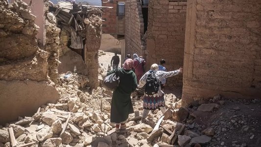 Cutremur în Maroc - Supravieţuitorii caută apă şi mâncare. Salvatorii încearcă să ajungă în sate sinistrate. Franţa anunţă că are patru cetăţeni morţi