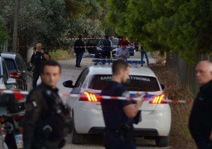 Şase morţi într-o presupusă răfuială între bande în apropiere de Atena