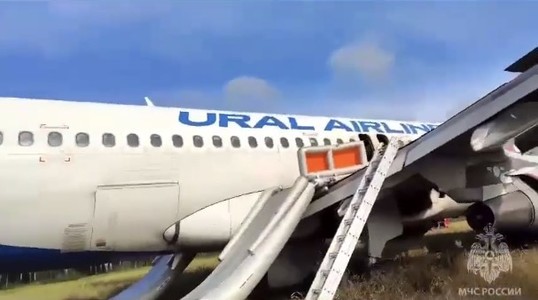 Rusia: Aterizare de urgenţă a unui Airbus A320 în urma unui incident tehnic - VIDEO