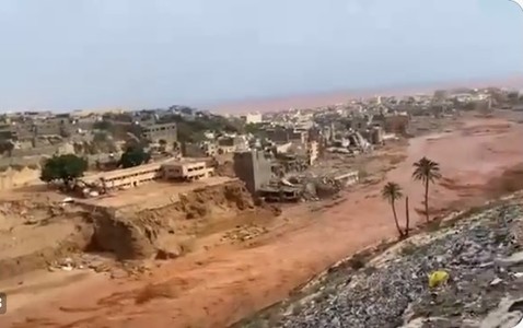 10.000 de persoane sunt date dispărute în urma inundaţiilor din Libia. Oficial IFRC: Numărul morţilor este uriaş şi ar putea ajunge la mii