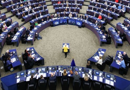 Preşedinta Comisiei Europene susţine miercuri în Parlamentul European discursul despre Starea Uniunii. POLITICO: Este începutul campaniei sale pentru a conduce următoarea Comisie Europeană
