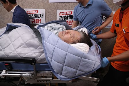 Liderul opoziţiei din Coreea de Sud a fost spitalizat după greva foamei. Procurorii cer arestarea sa