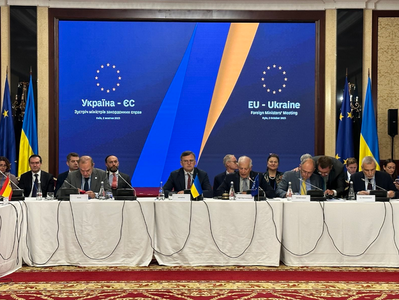 Miniştrii de Externe ai UE participă la o reuniune ”istorică” la Kiev, prima convocată de Borrell în afare Uniunii. Kuleba salută o reuniune ”în interiorul viitoarelor frontiere” ale UE