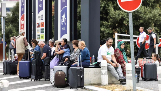 Aeroporturi regionale, evacuate din nou în Franţa, în urma unor alerte cu bombă, la o zi după evacuarea a 15 aerogări, anularea a 130 de zboruri şi întârzieri în urma unor false alerte cu bombă