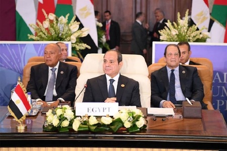 Preşedintele egiptean Abdel Fattah el-Sisi a prezentat obiectivele Summitului pentru Pace de la Cairo:  Egiptul reafirmă respingerea totală a strămutării palestinienilor şi a relocării acestora