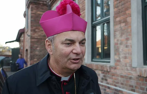 Un episcop polonez, Grzegorz Kaszak, nevoit să demisioneze în urma unui scandal provocat de un preot din dioceza sa care a organizat o orgie la care a invitat un prostituat, care şi-a pierdut cunoştinţa. Presa poloneză evocă mai multe scandaluri gay