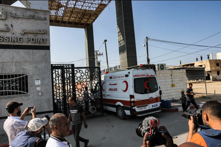 Primele ambulanţe care transportă răniţi din Fâşia Gaza intră în Egipt