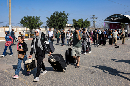 Până la 500 de străini ar urma să iasă din Fâşia Gaza în Egipt în baza unui acord mediat de Qatar între Israel, Hamas şi Egipt