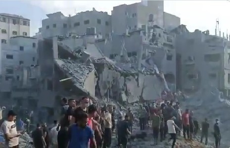 UPDATE - O explozie masivă loveşte tabăra de refugiaţi Jabalia din Gaza pentru a doua zi consecutiv. Armata israeliană confirmă că este vorba despre un atac al său