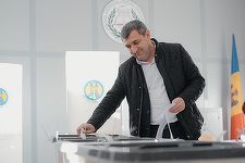 Alegeri locale în R. Moldova - Candidatul PAS, primul dintre cadidaţii pentru Primăria Chişinău care şi-a exercitat dreptul de vot / Candidatul Partidului Acasă Construim Europa nu a putut vota, pentru că avea domiciliul la Chişinău de mai puţin de 3 luni