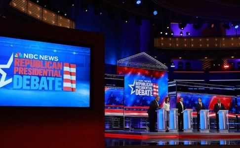 O a treia dezbatere republicană tensionată, cu Trump care a încercat să fie vedetă deşi a fost absent