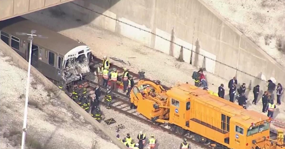 Zeci de răniţi în nordul SUA, într-o coliziune între un tren de pasageri şi un utilaj de deszăpezire la Chicago