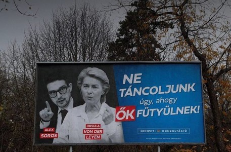 Partidul lui Viktor Orban a montat panouri publicitare care o denigrează pe Ursula von der Leyen